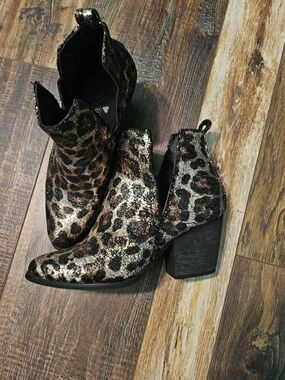 Women’s Leopard Print Metallic Ankle Booties - Gold and Black